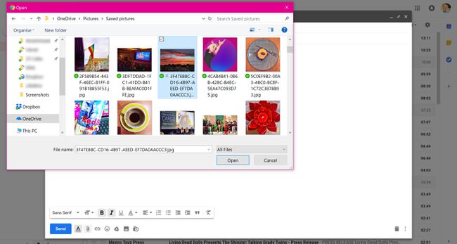 Lisää kuvia sähköpostiin Gmailissa.