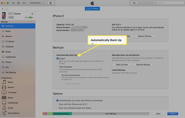 iTunes-laitteen näyttö, jossa on "Varmuuskopioi automaattisesti" otsikko korostettuna