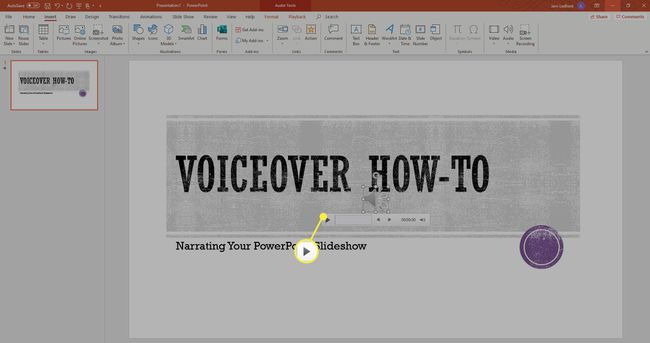 Play-vaihtoehto esikatsellaksesi PowerPoint-kerrontaa.