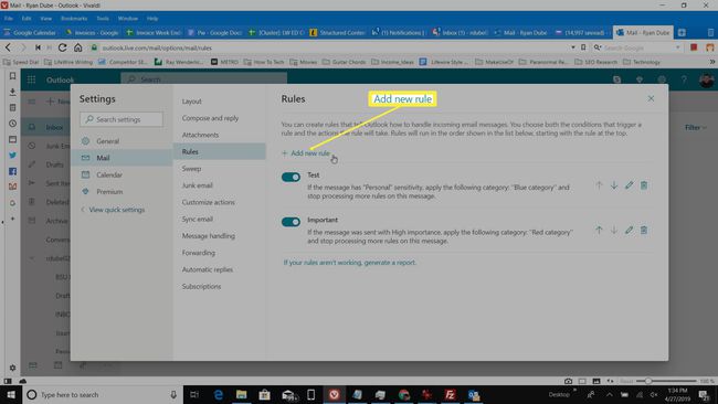 Kuvakaappaus Lisää uusi sääntö Outlookin online-tilassa.