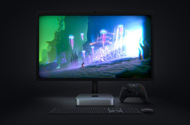 Apple M1 Mac Mini asennettu Xbox-ohjaimella, näytöllä ja hiirellä ja näppäimistöllä