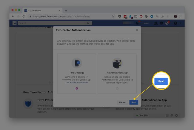 Seuraava-painike Facebook-sivulla, jossa vaihtoehtona kaksivaiheinen todennus tekstiviestillä tai todennussovellus