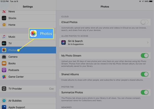Kuvakaappaus iPadin asetuksista Valokuvat-osion korostettuna