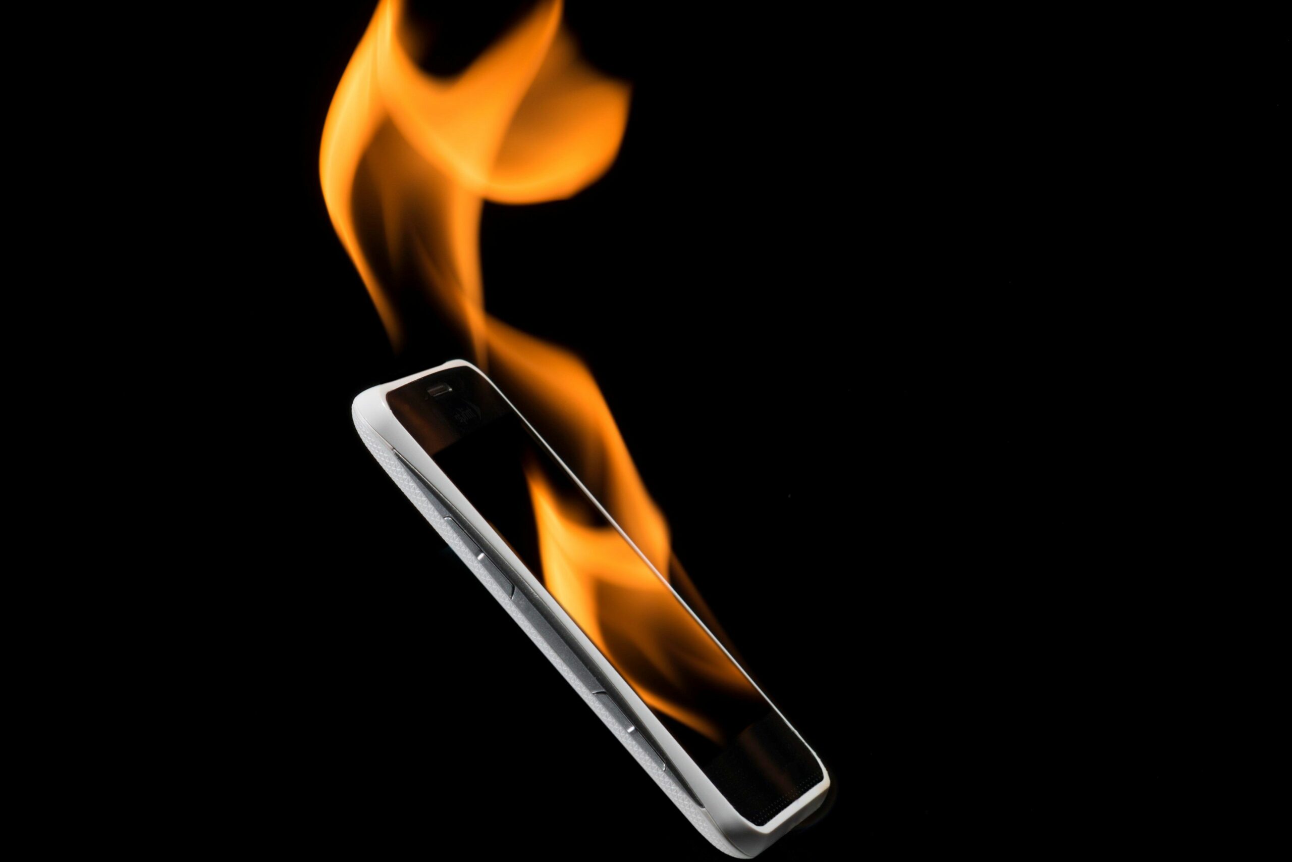 fire from smartphone 460689219 593f2ec45f9b58d58aed25b4 5bd865374cedfd0026366597 scaled