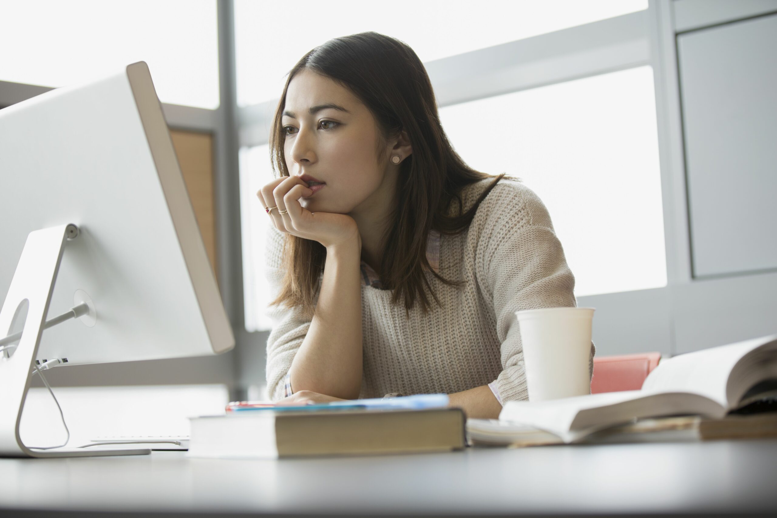 focused college student studying at computer 485207563 59af2b10b501e8001181b6b1 scaled