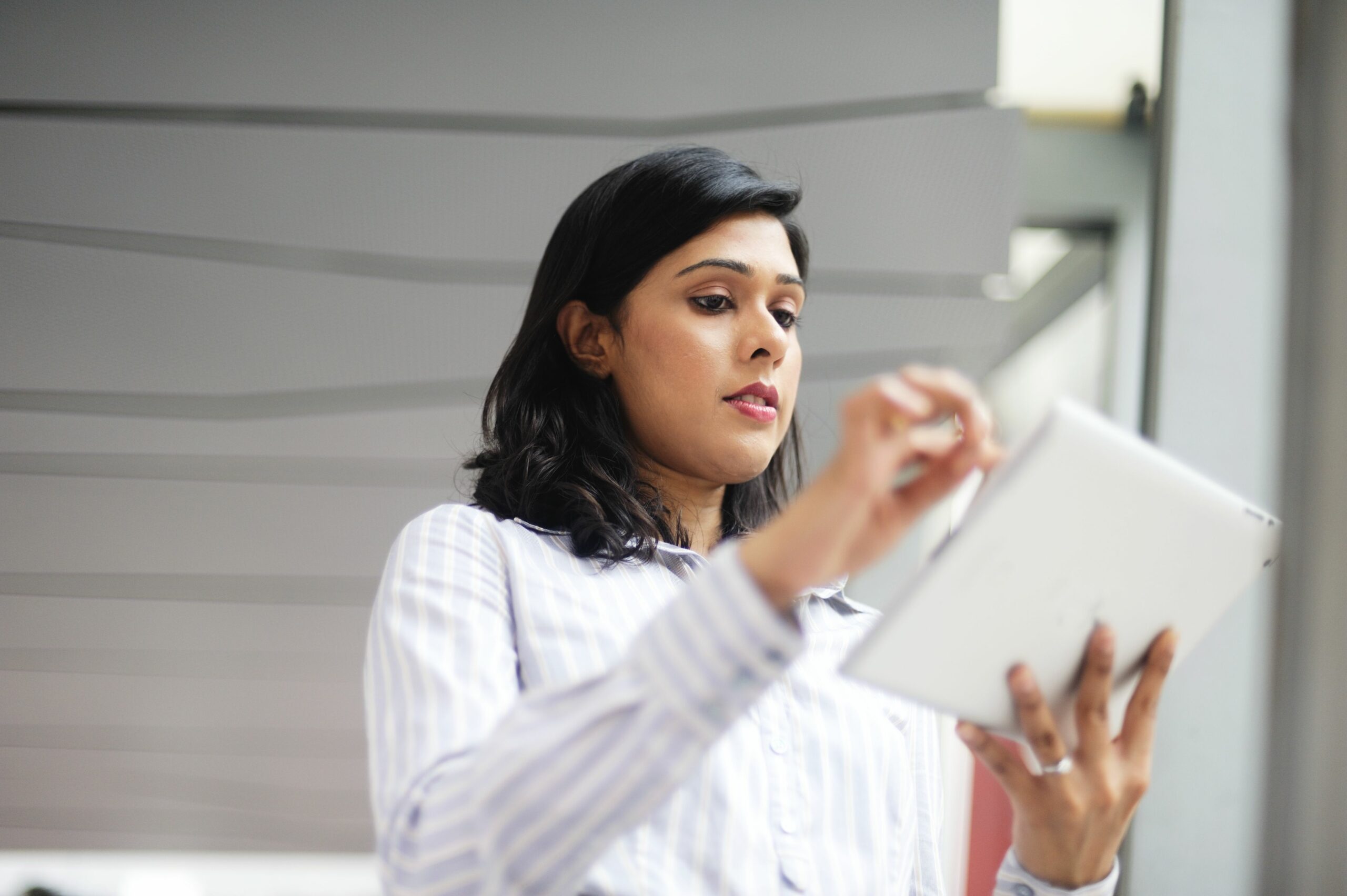 indian singaporean business woman using a tablet 454976061 5a3a9107b39d0300376a09e8 scaled