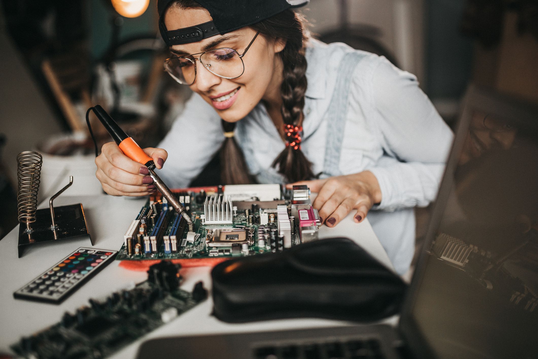 womanworkingonmotherboard StefaNikolic Getty fed2c3a038864f9ab65eb6d585ef92c4