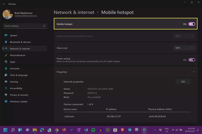 Windows 11 Mobilen hotspot-näyttö, jossa On-kytkin on korostettuna.