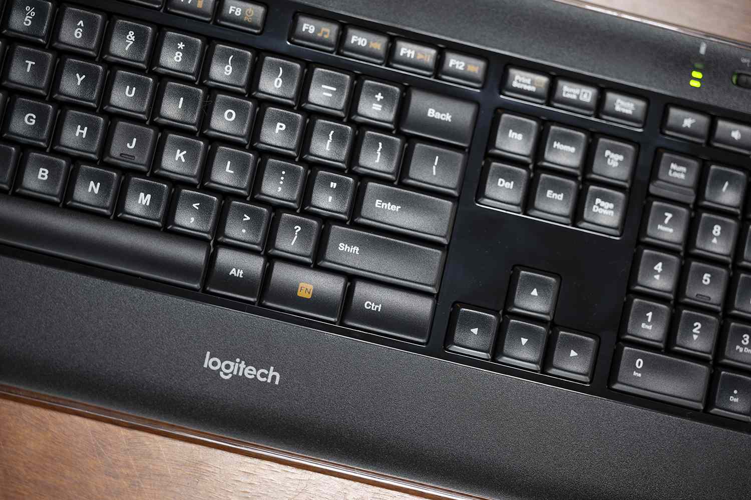 Logitech K800