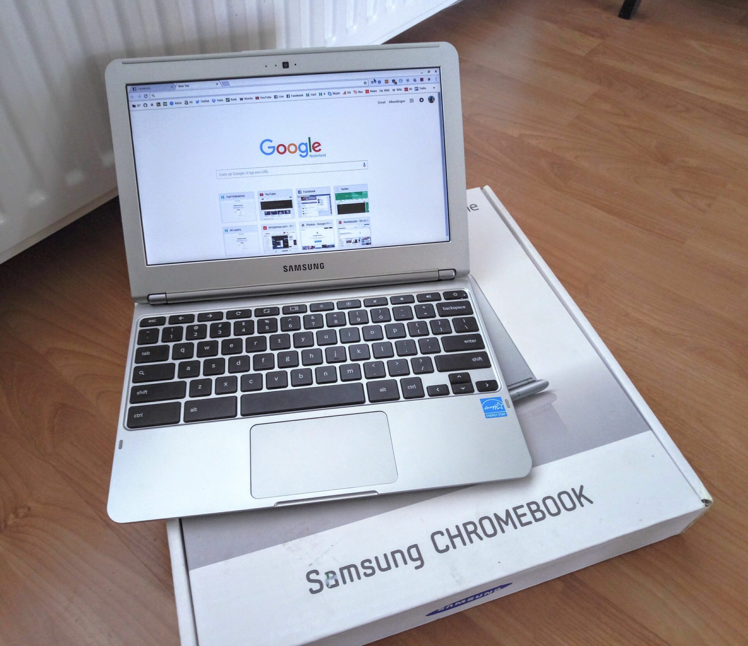 Samsung Chromebook box 5c8986a146e0fb0001a0bf7a scaled