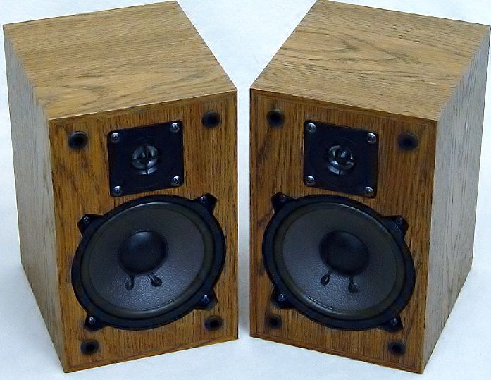 speakers 57f6e3785f9b586c3577b9d4