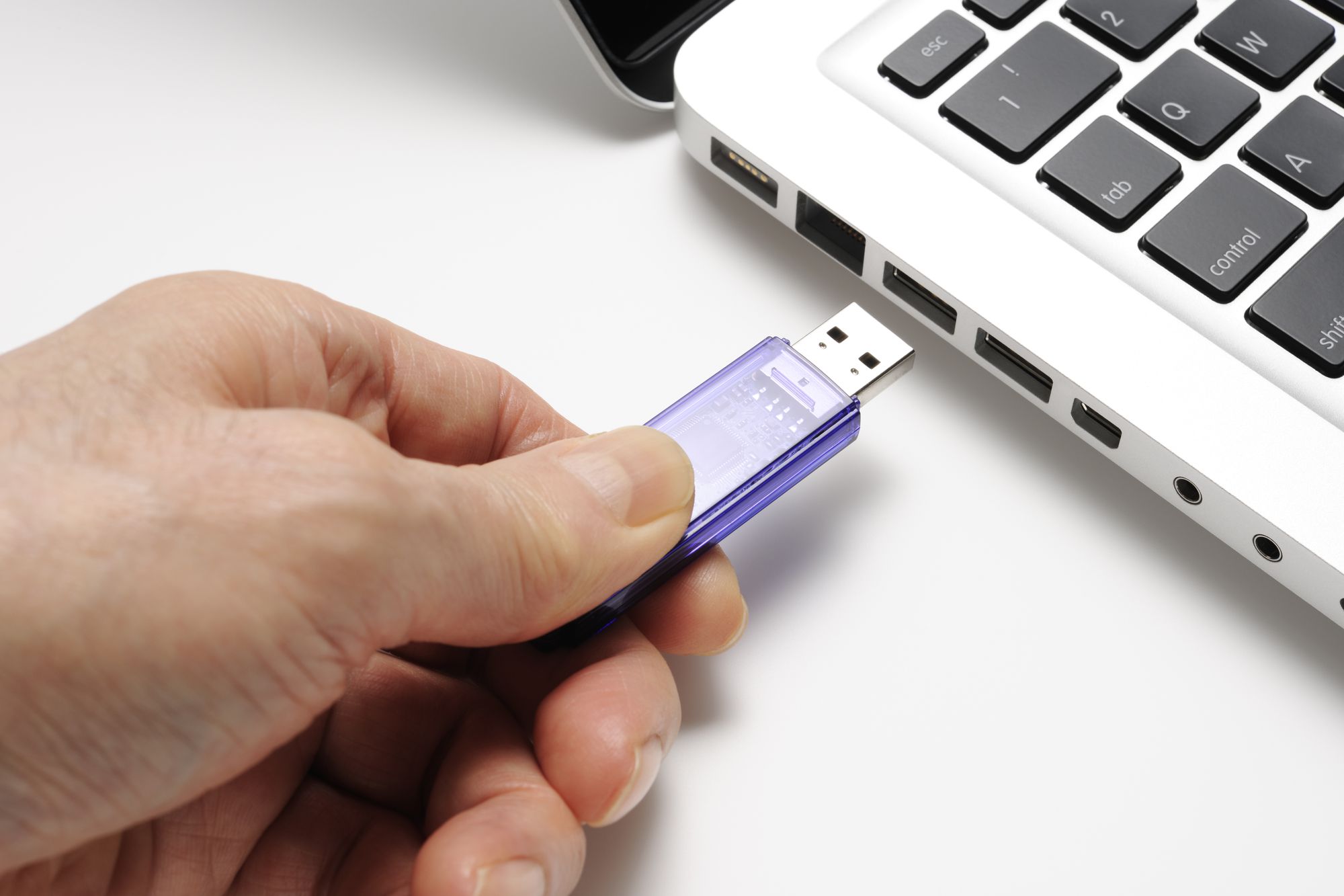 USB-muistitikku ja useat USB-porttivirheet