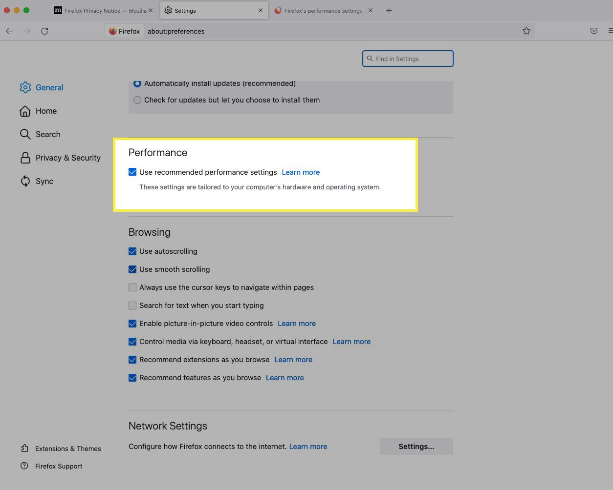 Firefoxin suorituskykyasetukset ja Käytä suositeltuja suorituskykyasetuksia korostettuna