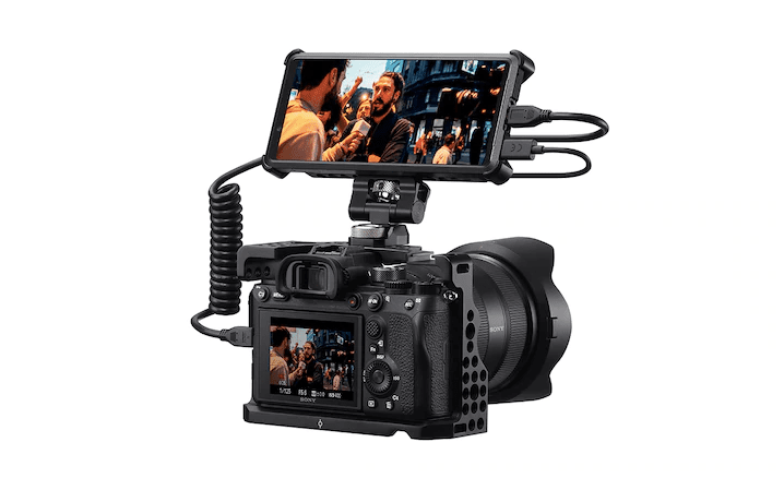 Xperia PRO suoratoistaa videosisältöä kamerasta, johon se on liitetty HDMI:n kautta