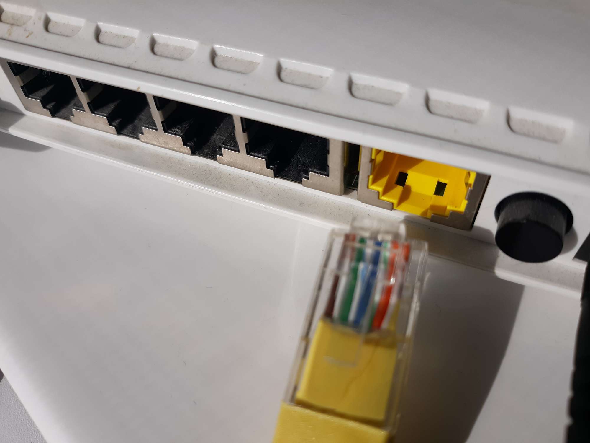 Ethernet-kaapeli, joka liitetään reitittimen WAN-porttiin