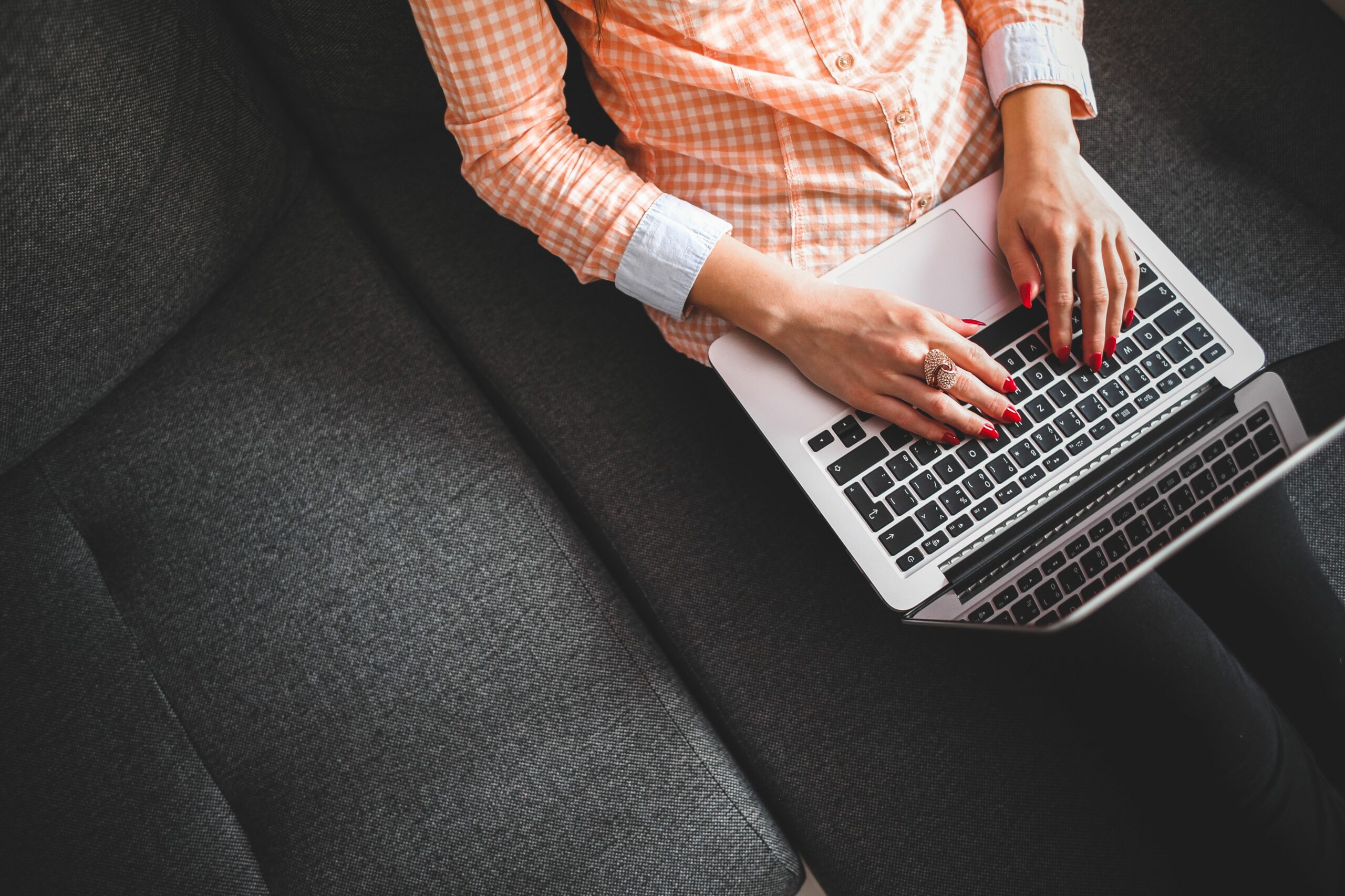 girl writing on the sofa picjumbo com 5c3c217946e0fb0001a643ff scaled