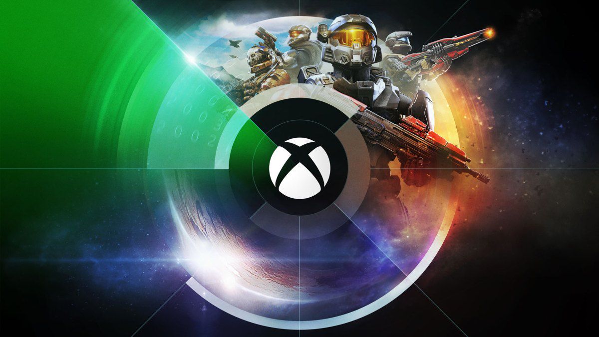 Xbox-logo, jonka takana on kollaasi Halo Spartansista