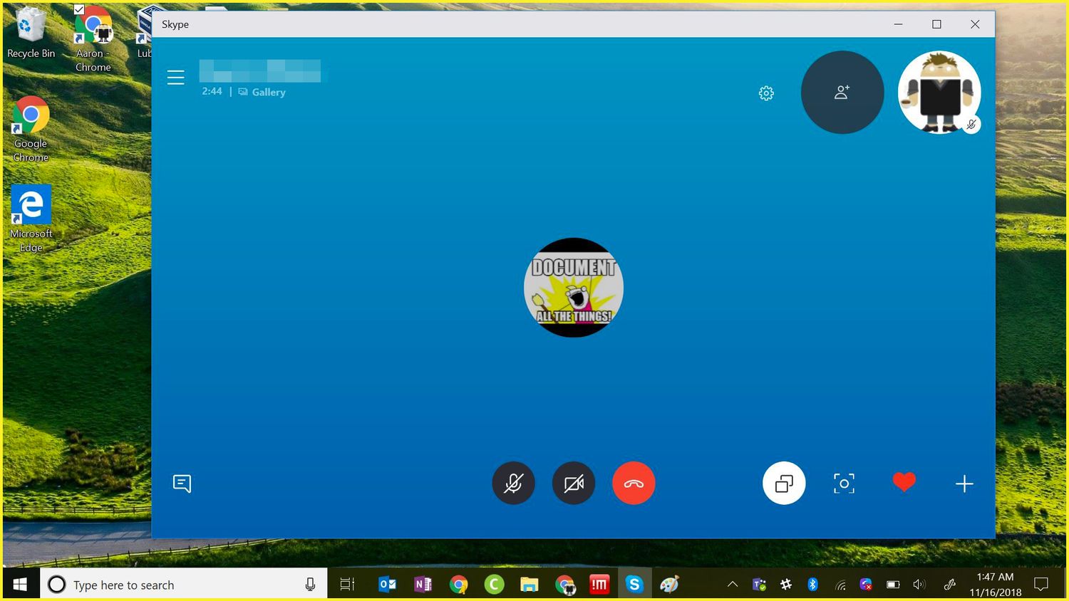 Skype on jakamasi näytön vieressä