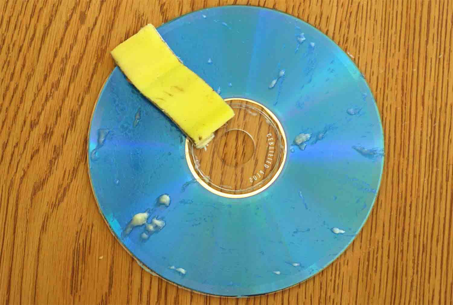 Korjaa naarmuuntunut CD - banaanikuori