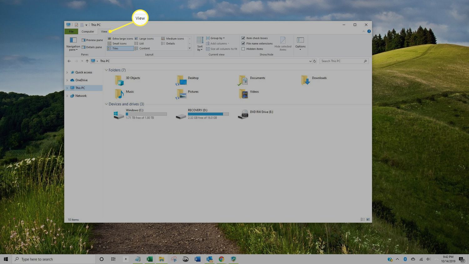 File Explorer -ikkuna, jossa Näytä-välilehti on korostettuna